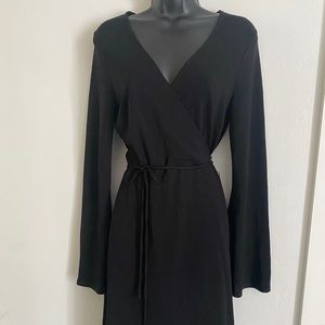 BEBE Perfect LBD WRAP M NWT BELL SLEEVE